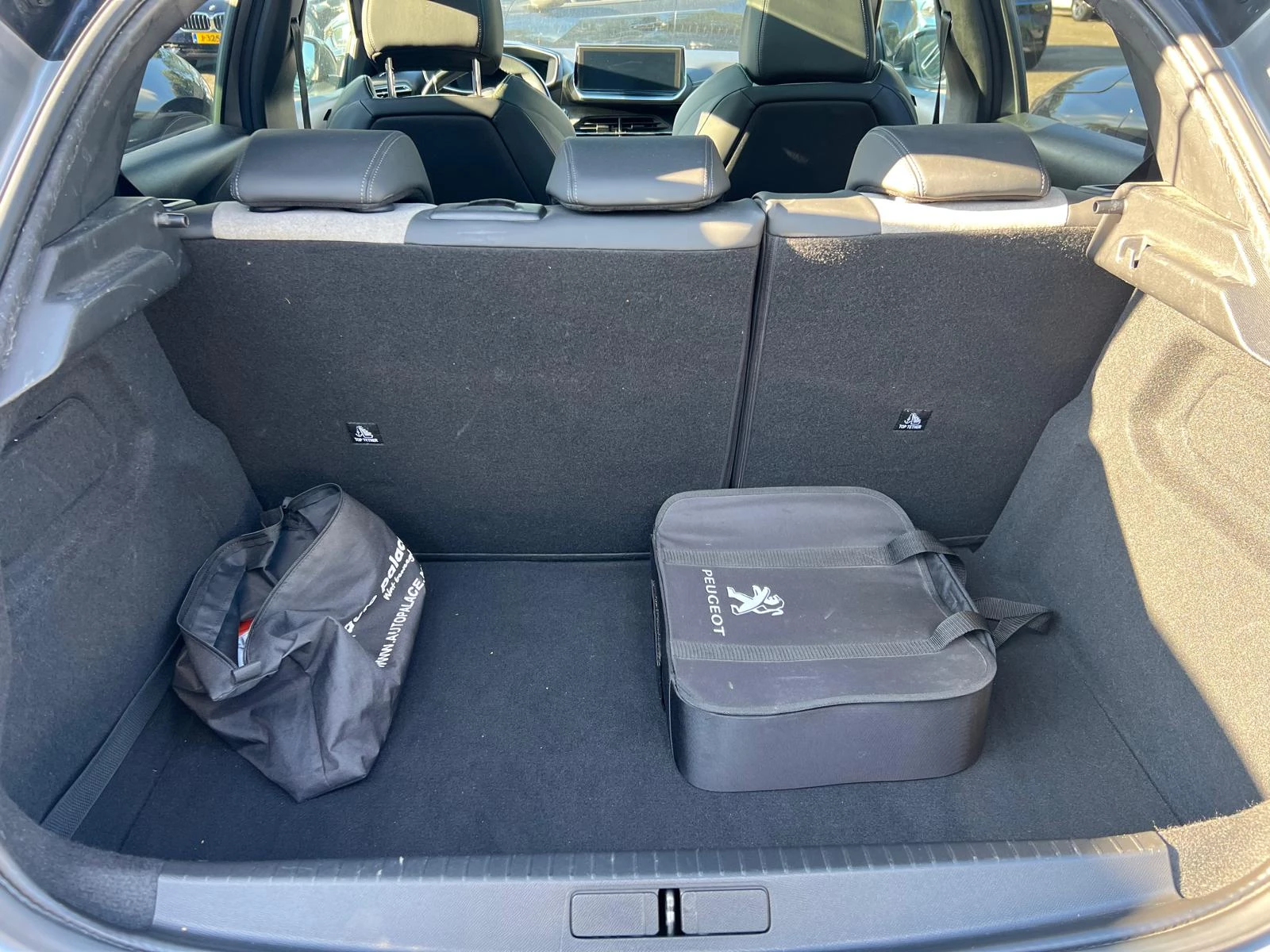 Hoofdafbeelding Peugeot e-208