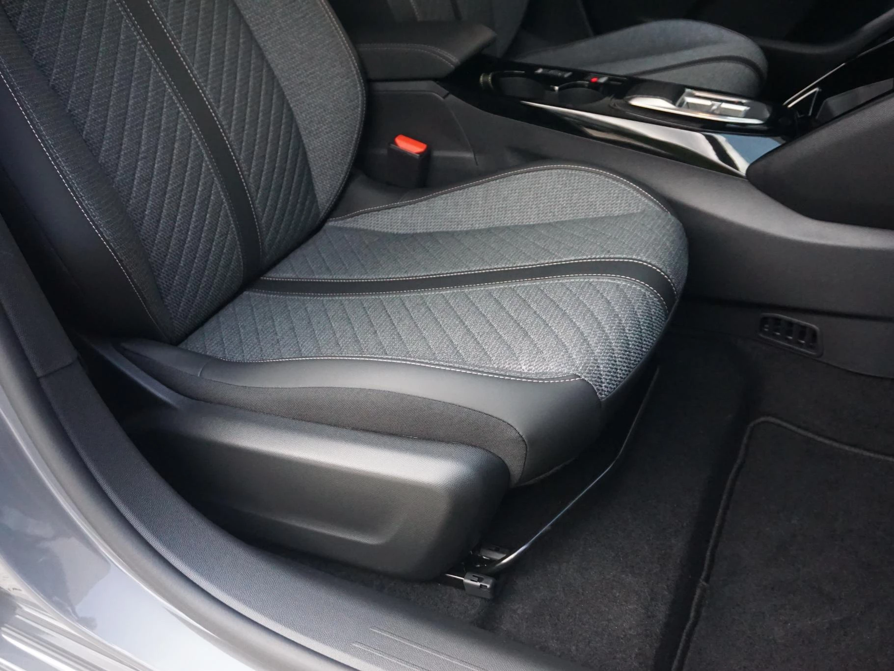 Hoofdafbeelding Peugeot e-208