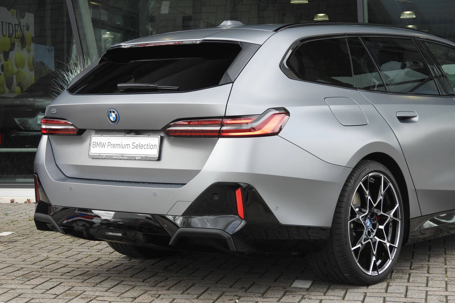 Hoofdafbeelding BMW i5
