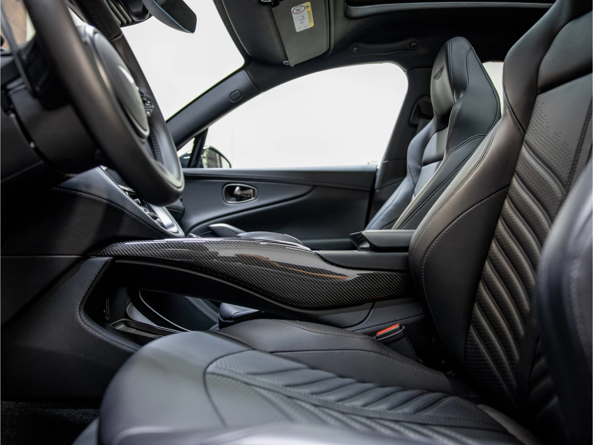 Hoofdafbeelding Aston Martin DBX