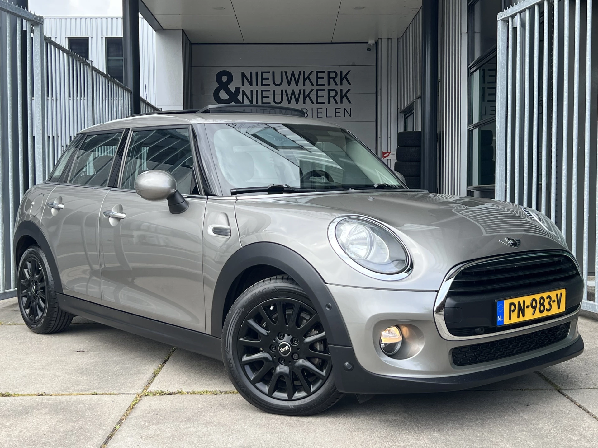 Hoofdafbeelding MINI One