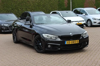 BMW 4 Serie Cabrio 435i High Exe. M Sport / Akrapovic / Camera / Head-up / Leder / Windscherm / Nekverwarming / 18'' / Harman Kardon / Keyless / Navigatie / Stuur+Stoelverwarming / Dodehoek / DAB / Cruise Control