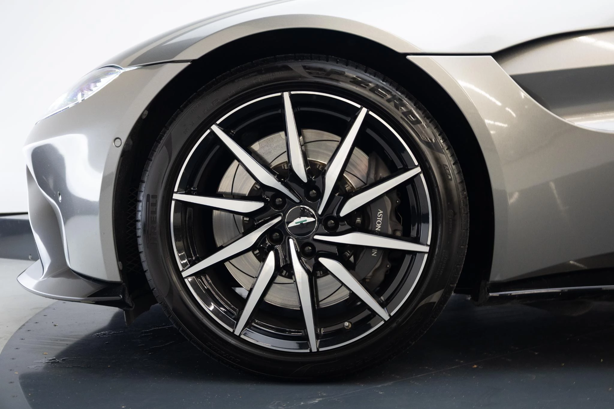 Hoofdafbeelding Aston Martin V8 Vantage