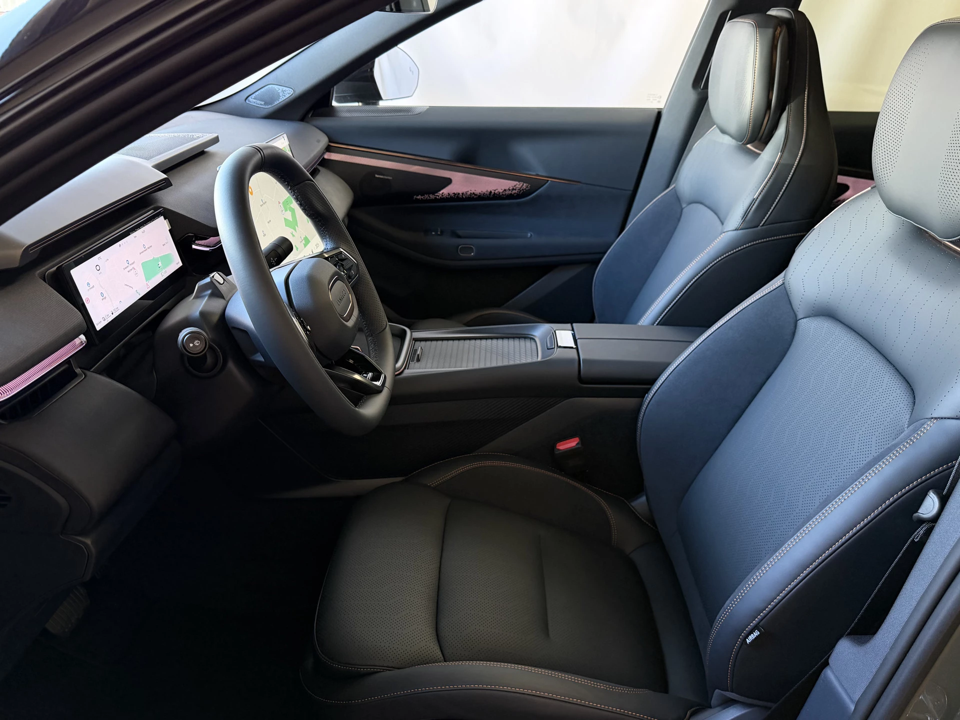 Hoofdafbeelding Lynk & Co 08