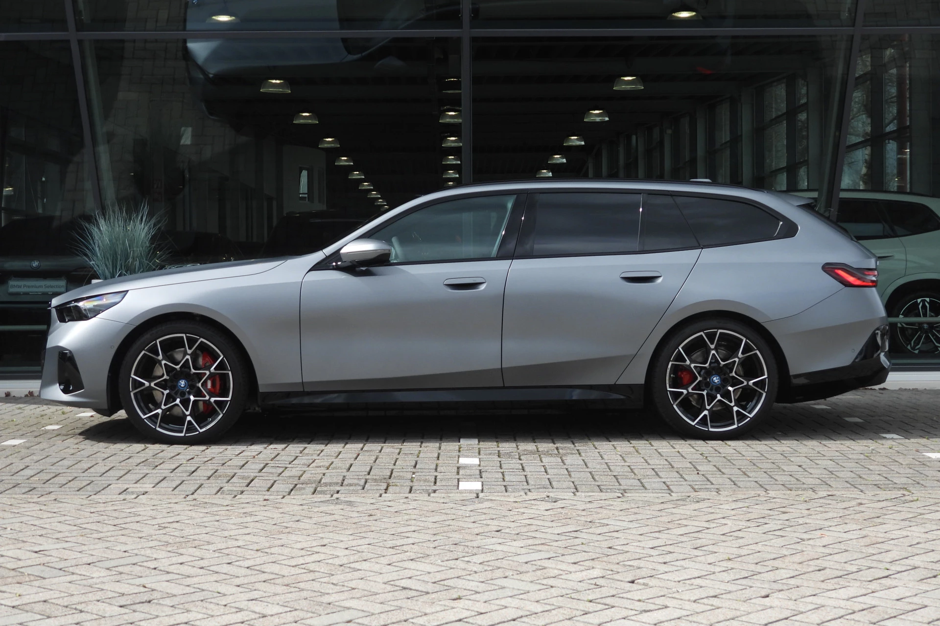 Hoofdafbeelding BMW i5