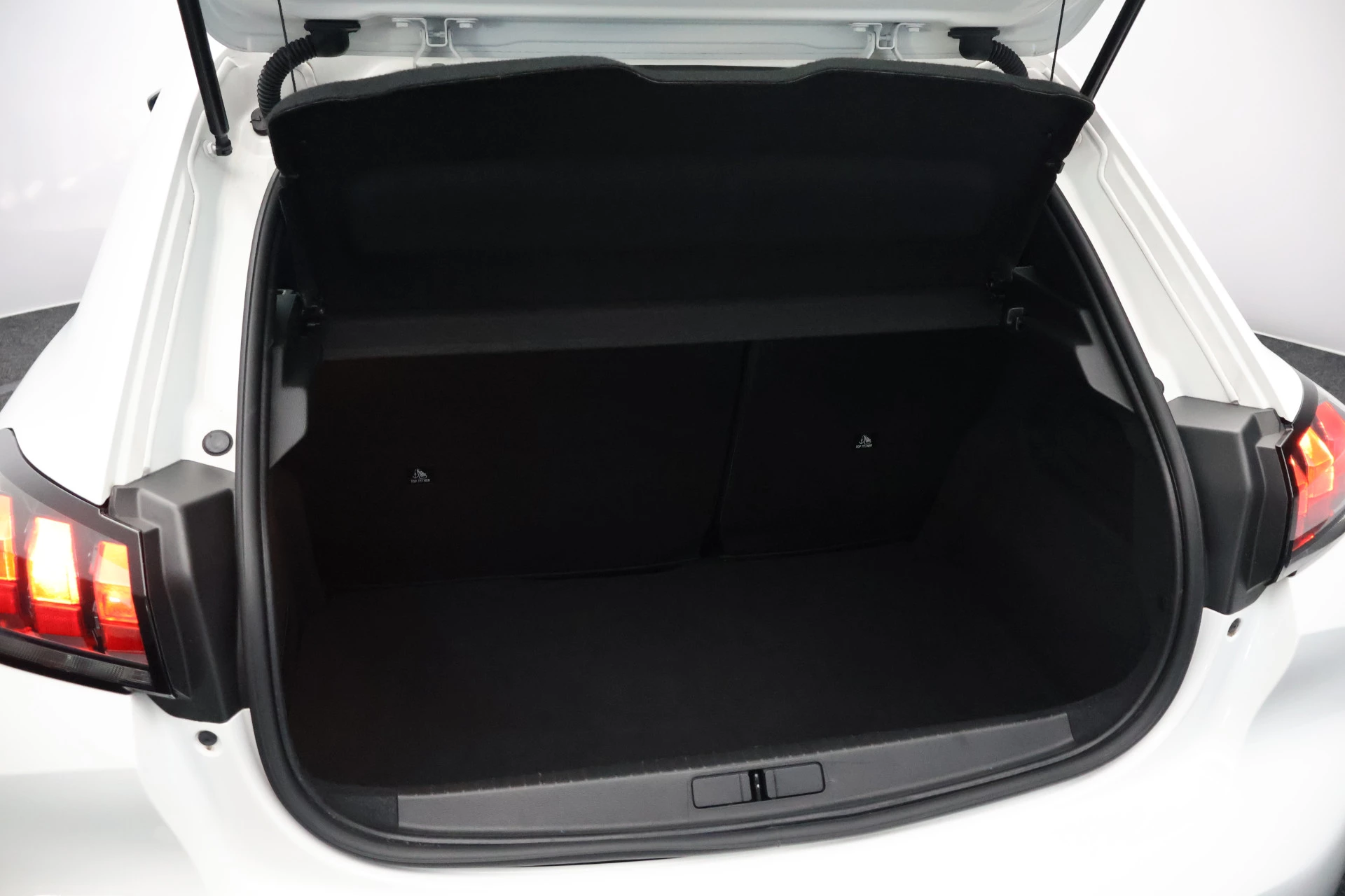 Hoofdafbeelding Peugeot e-208