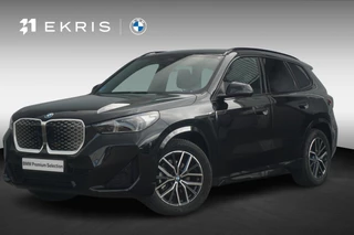 BMW iX1 eDrive20 M Sport | Schuif-kanteldak | Head-up | 360 Graden Camera's | Adaptief Cruise Control met Stop&Go & Stuurhulp | Dodehoek detectie