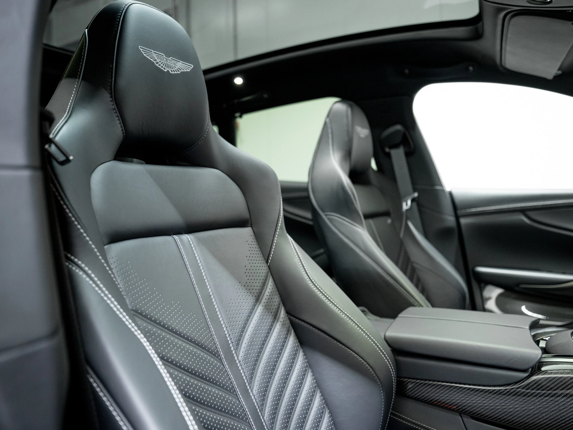 Hoofdafbeelding Aston Martin DBX