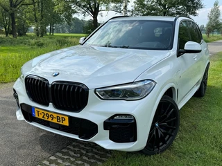 Hoofdafbeelding BMW X5 BMW X5 XDRIVE45E M SPORT / 22INCH / 105DKM / 2020