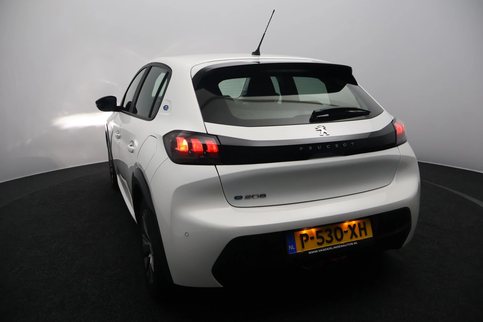 Hoofdafbeelding Peugeot e-208