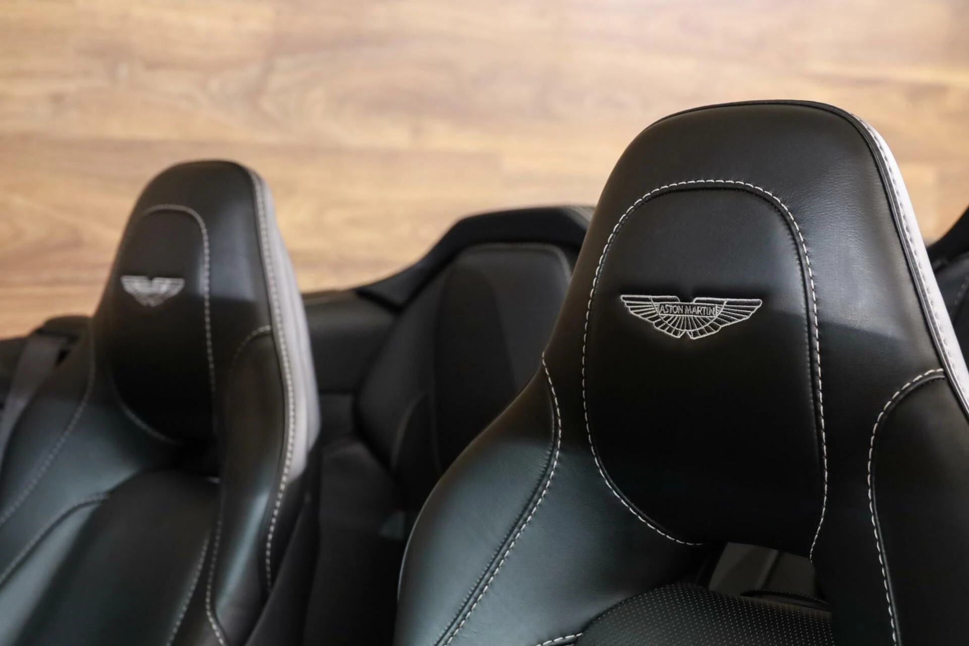 Hoofdafbeelding Aston Martin V12 Vanquish