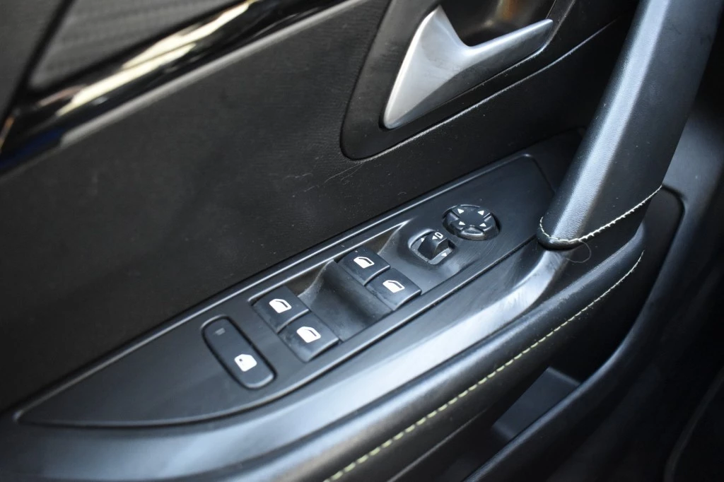 Hoofdafbeelding Peugeot e-208