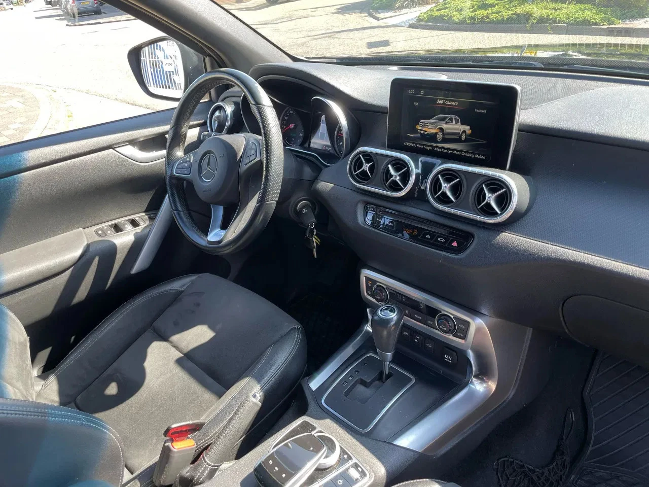 Hoofdafbeelding Mercedes-Benz X-Klasse