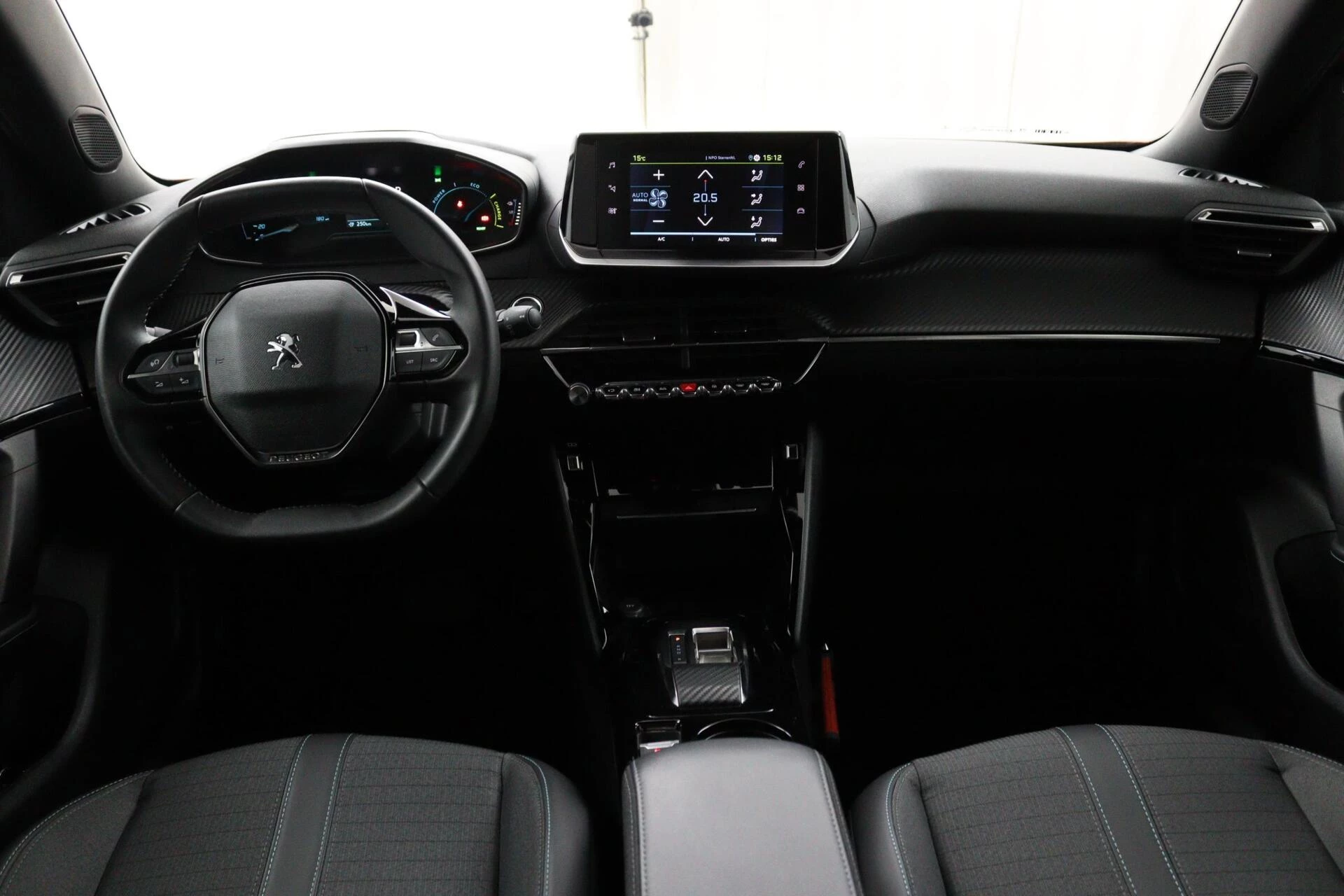 Hoofdafbeelding Peugeot e-2008