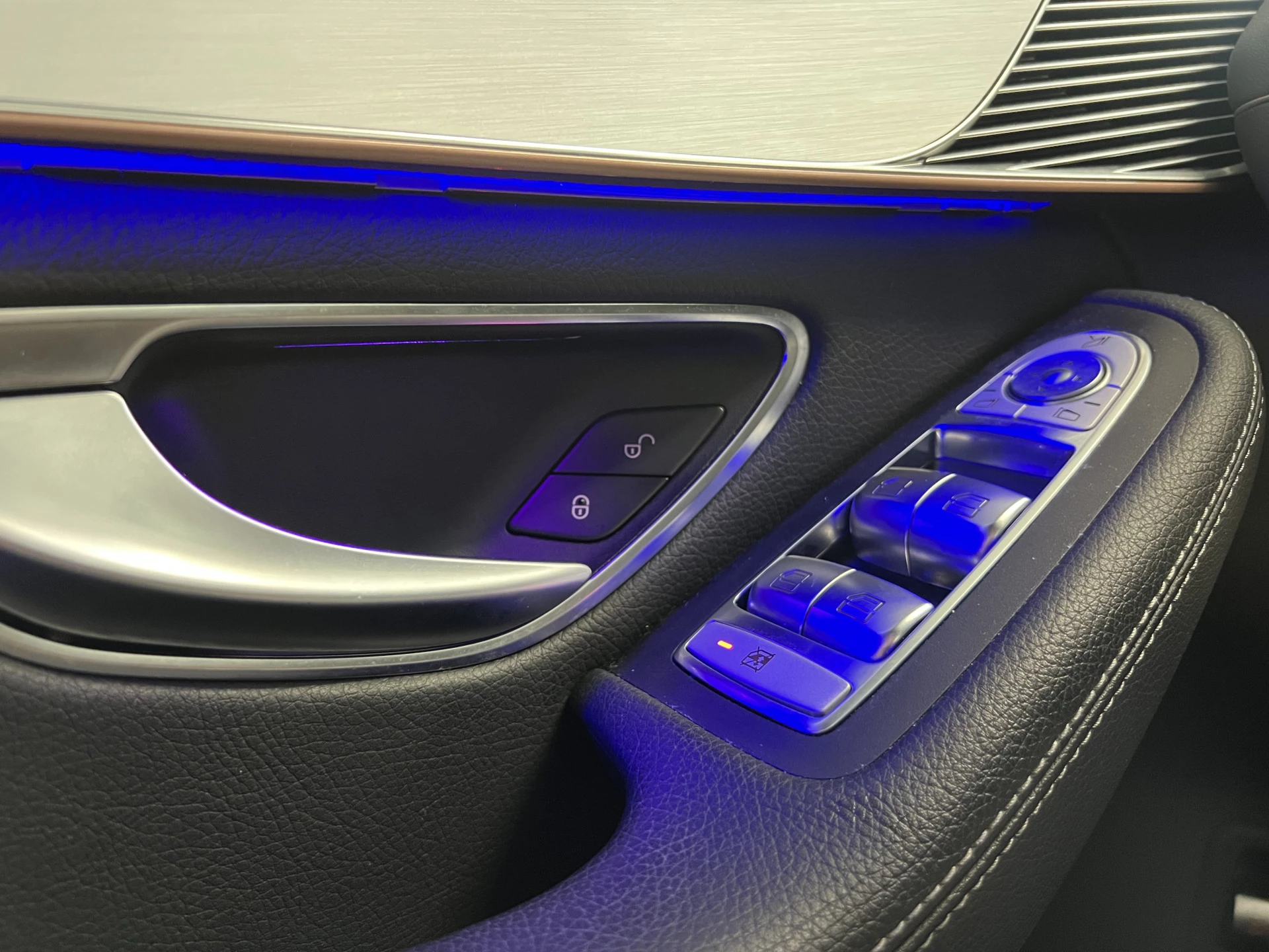 Hoofdafbeelding Mercedes-Benz EQC