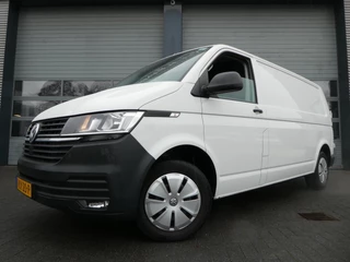 Hoofdafbeelding Volkswagen Transporter Volkswagen Transporter 2.0 TDI L2H1 airco navigatie pdc 3 zits trekhaak