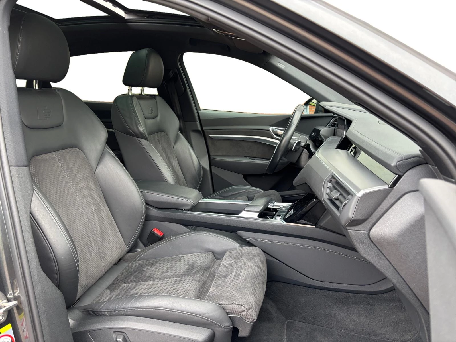 Hoofdafbeelding Audi e-tron