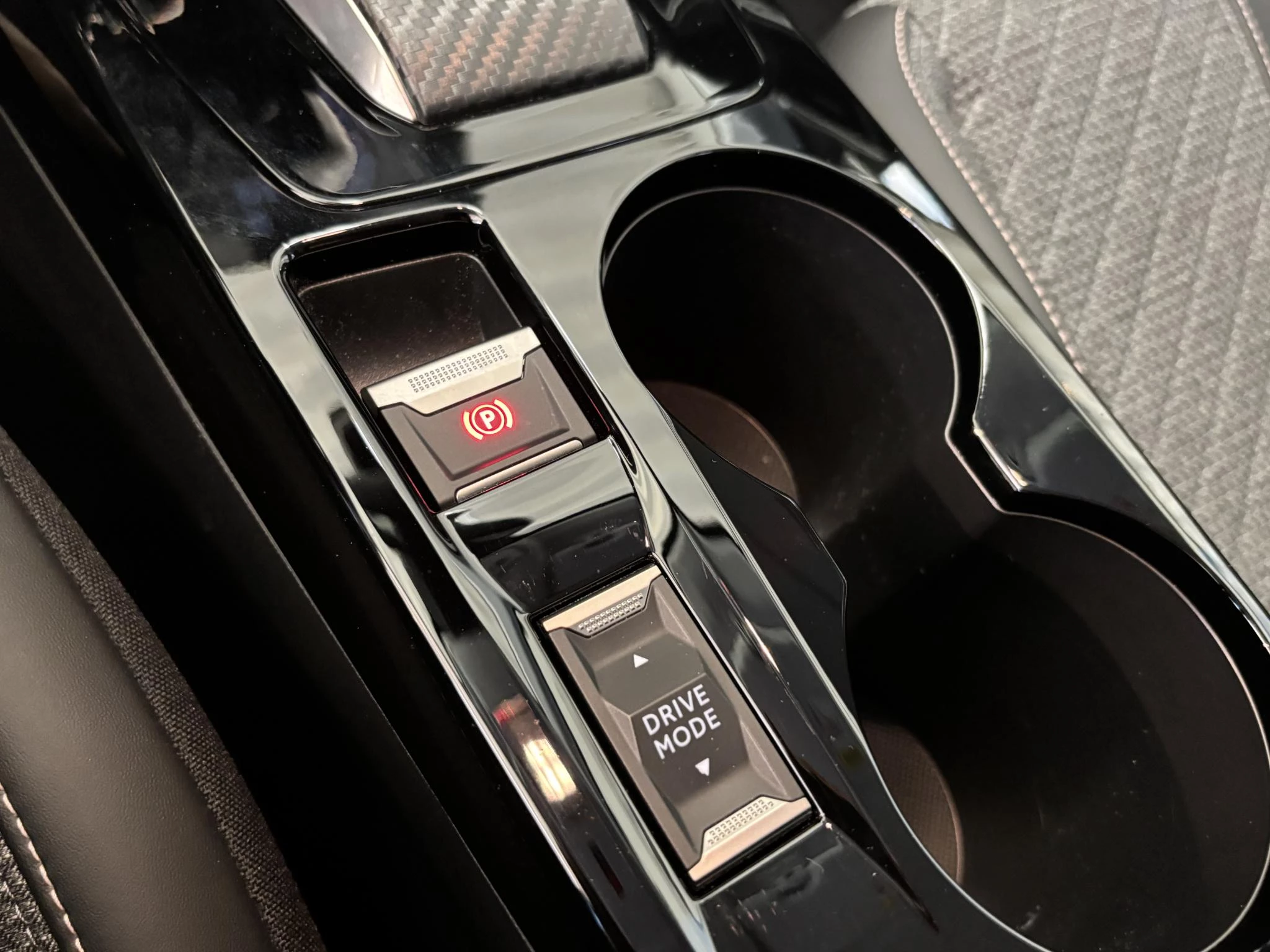 Hoofdafbeelding Peugeot e-208