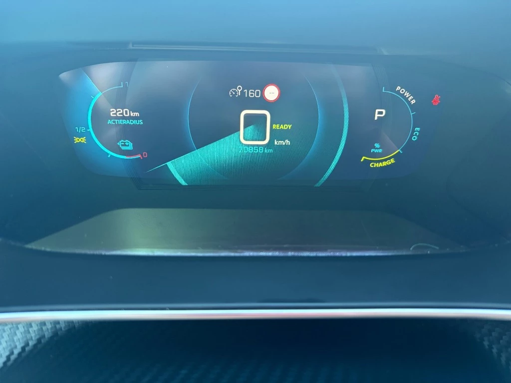 Hoofdafbeelding Peugeot e-2008