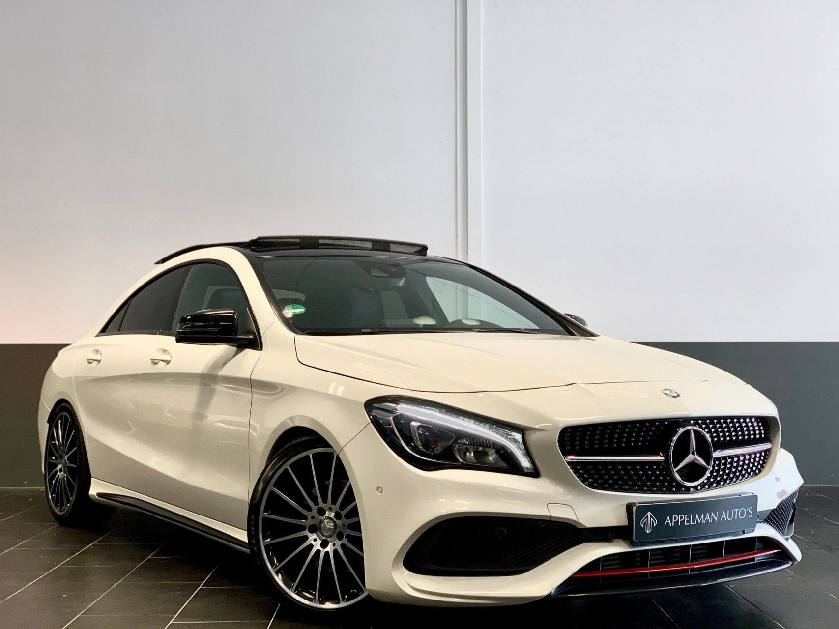 Hoofdafbeelding Mercedes-Benz CLA