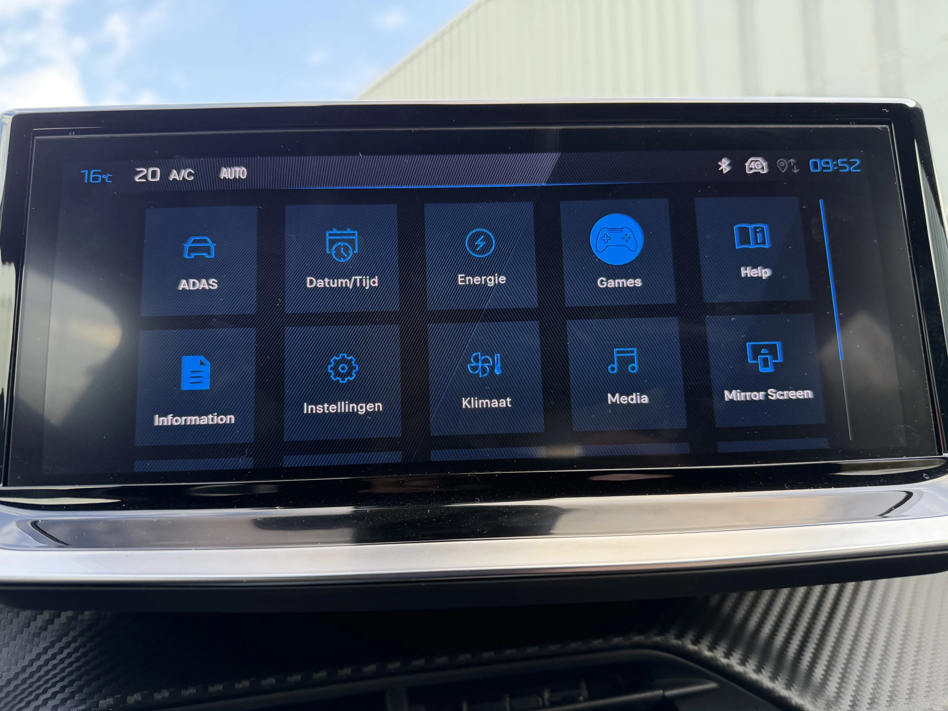 Hoofdafbeelding Peugeot e-2008