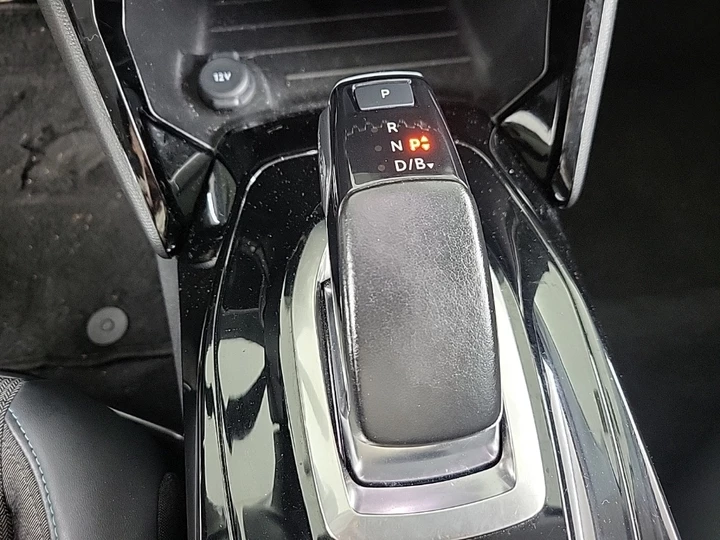 Hoofdafbeelding Peugeot e-2008