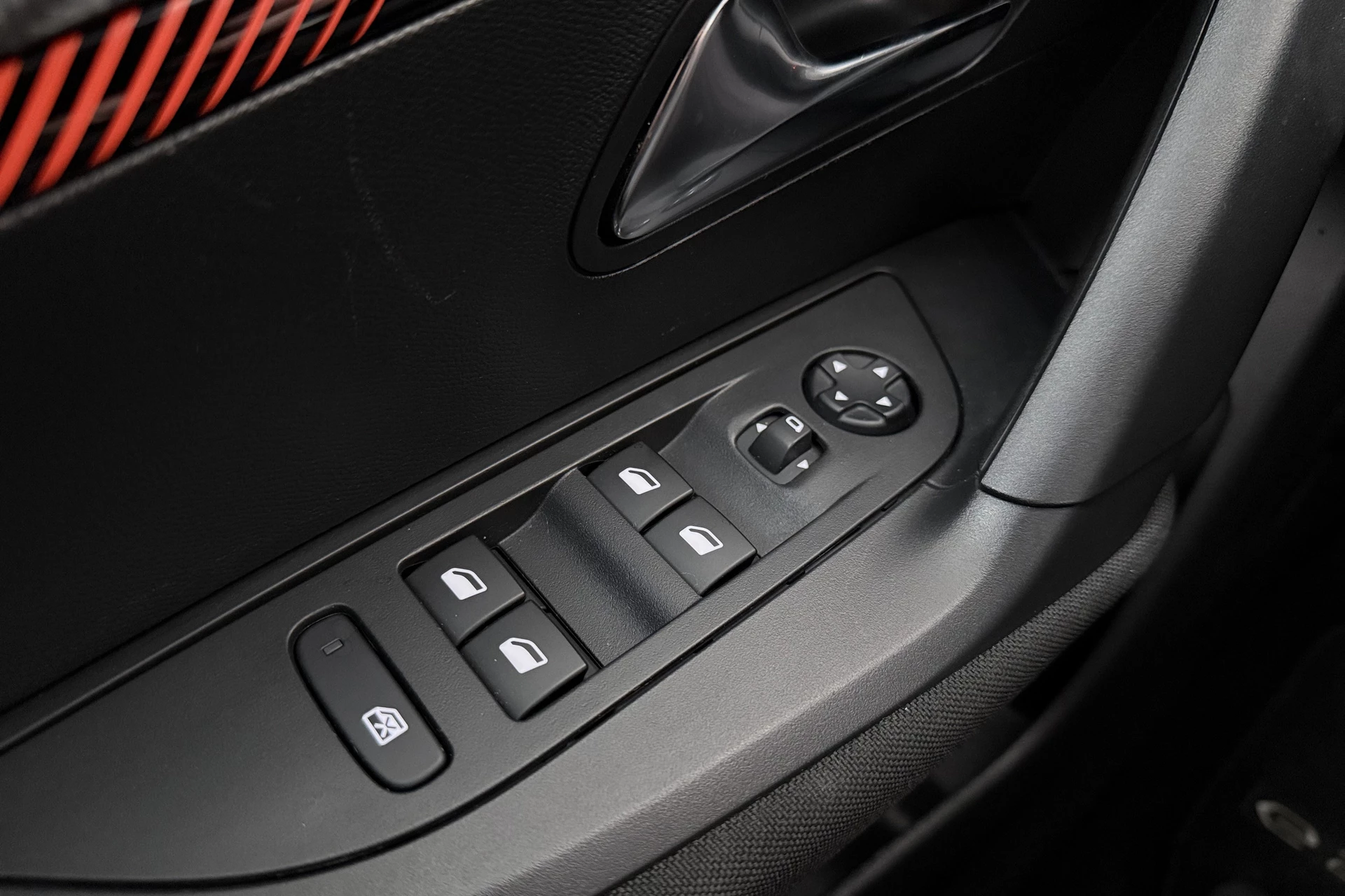 Hoofdafbeelding Peugeot e-2008