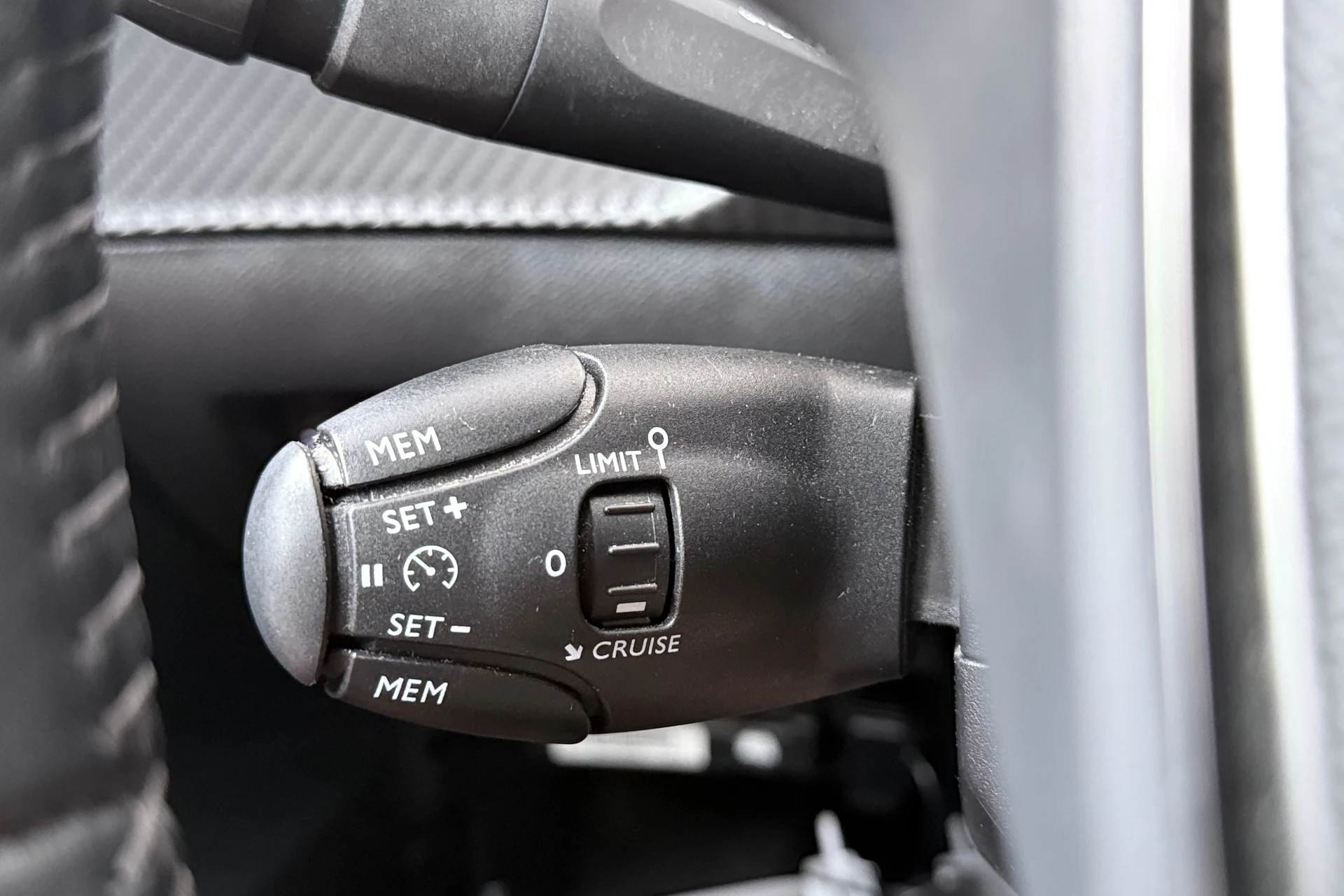 Hoofdafbeelding Peugeot e-208
