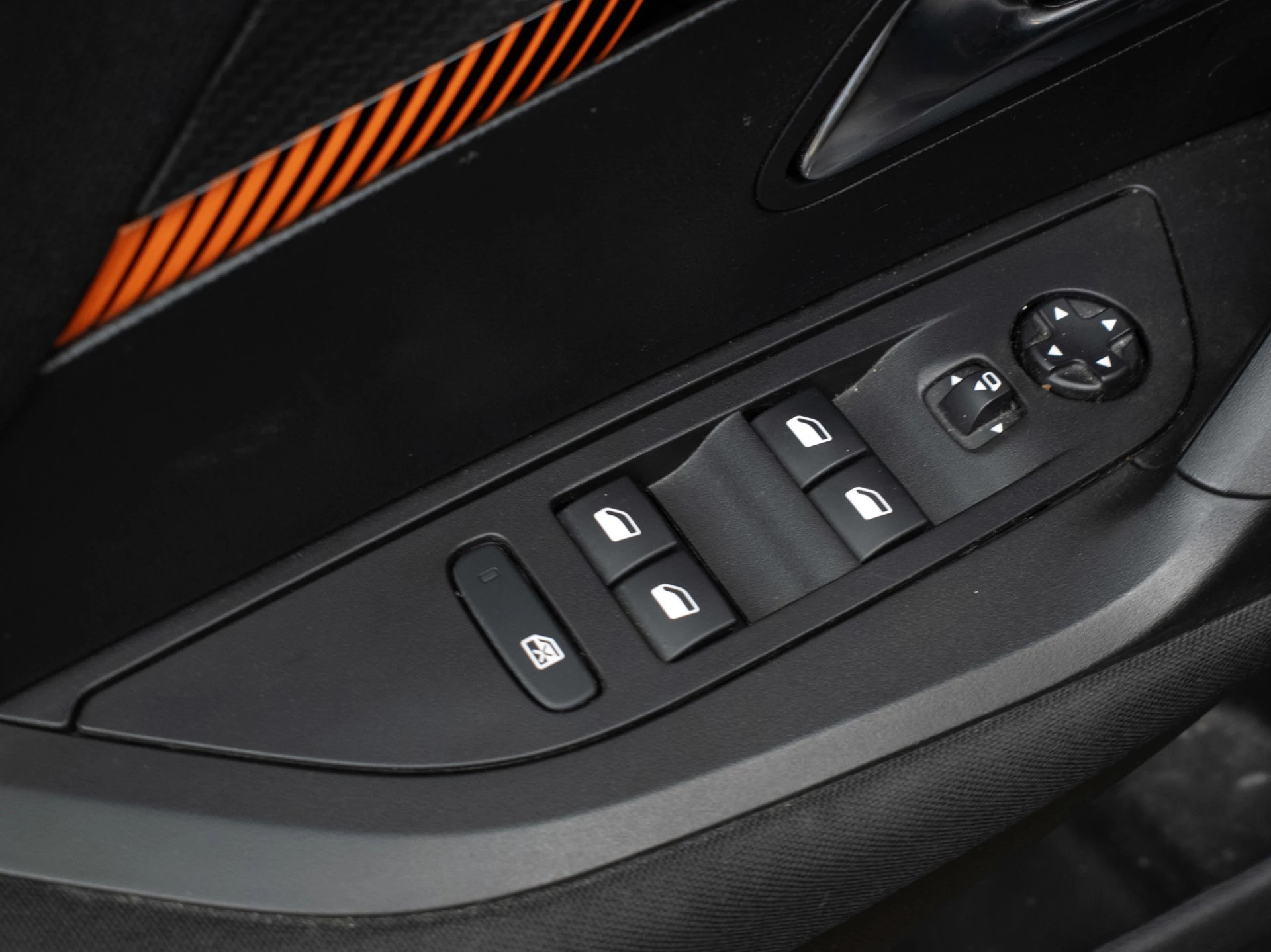 Hoofdafbeelding Peugeot e-2008