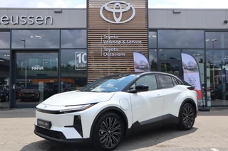 Hoofdafbeelding Toyota C-HR+ Toyota C-HR+ EXECUTIVE AWD 77KWH NIEUW&DIRECT LEVERBAAR! PANODAK BLIND-SPOT P-SENSOREN 360°CAMERA STOEL/STUURVERW. WARMTEPOMP EL-ACHTERKLEP