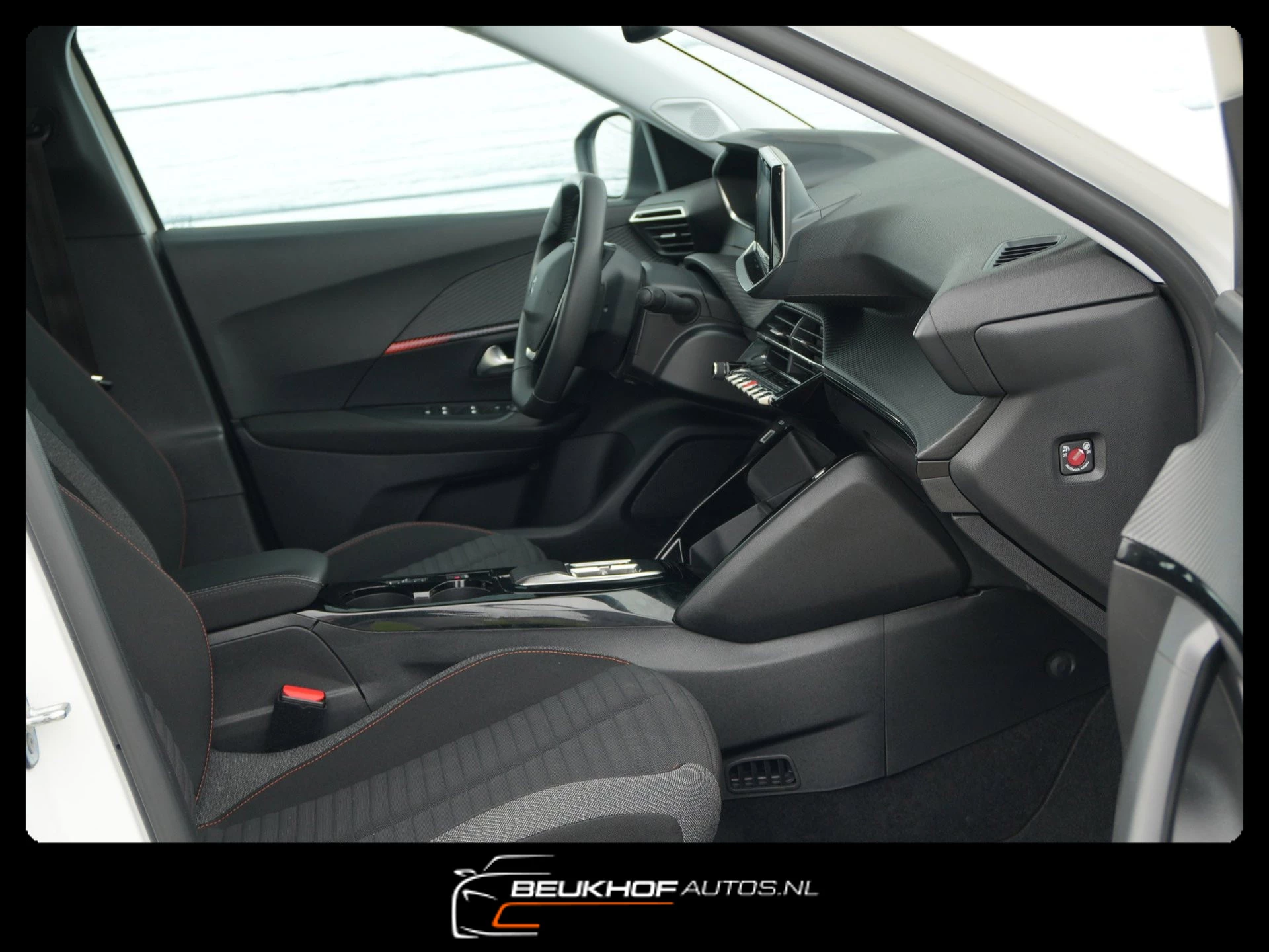 Hoofdafbeelding Peugeot e-2008