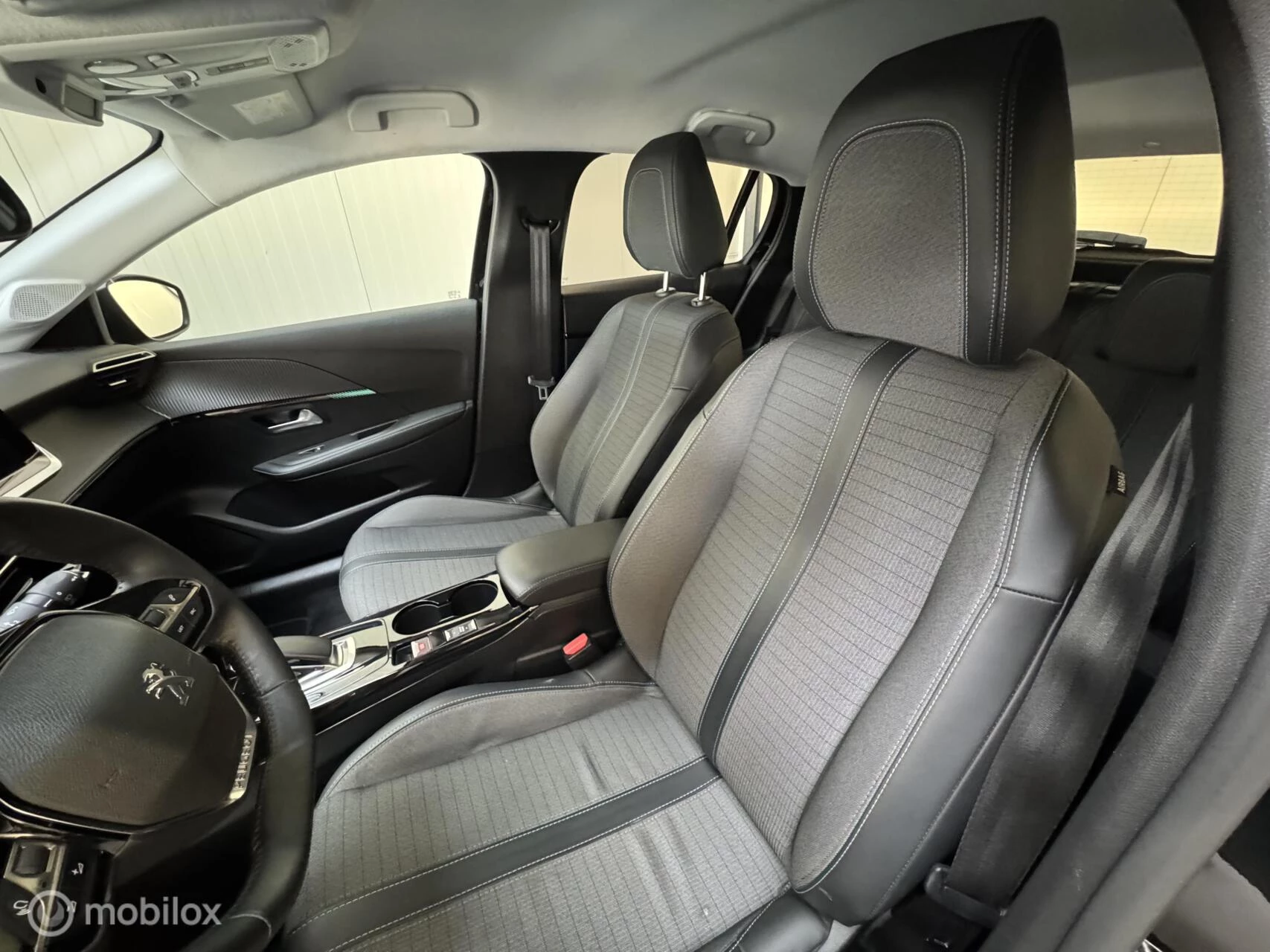 Hoofdafbeelding Peugeot e-208