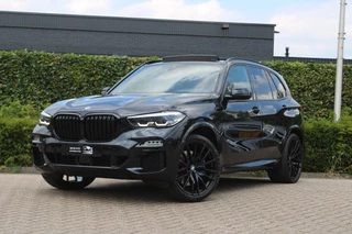 BMW X5 XDrive45e | M Sport | Panoramadak | Luchtvering | Trekhaak | Carbonschwarz | Shadowline | Camera | Stuurverwarming | Harman
