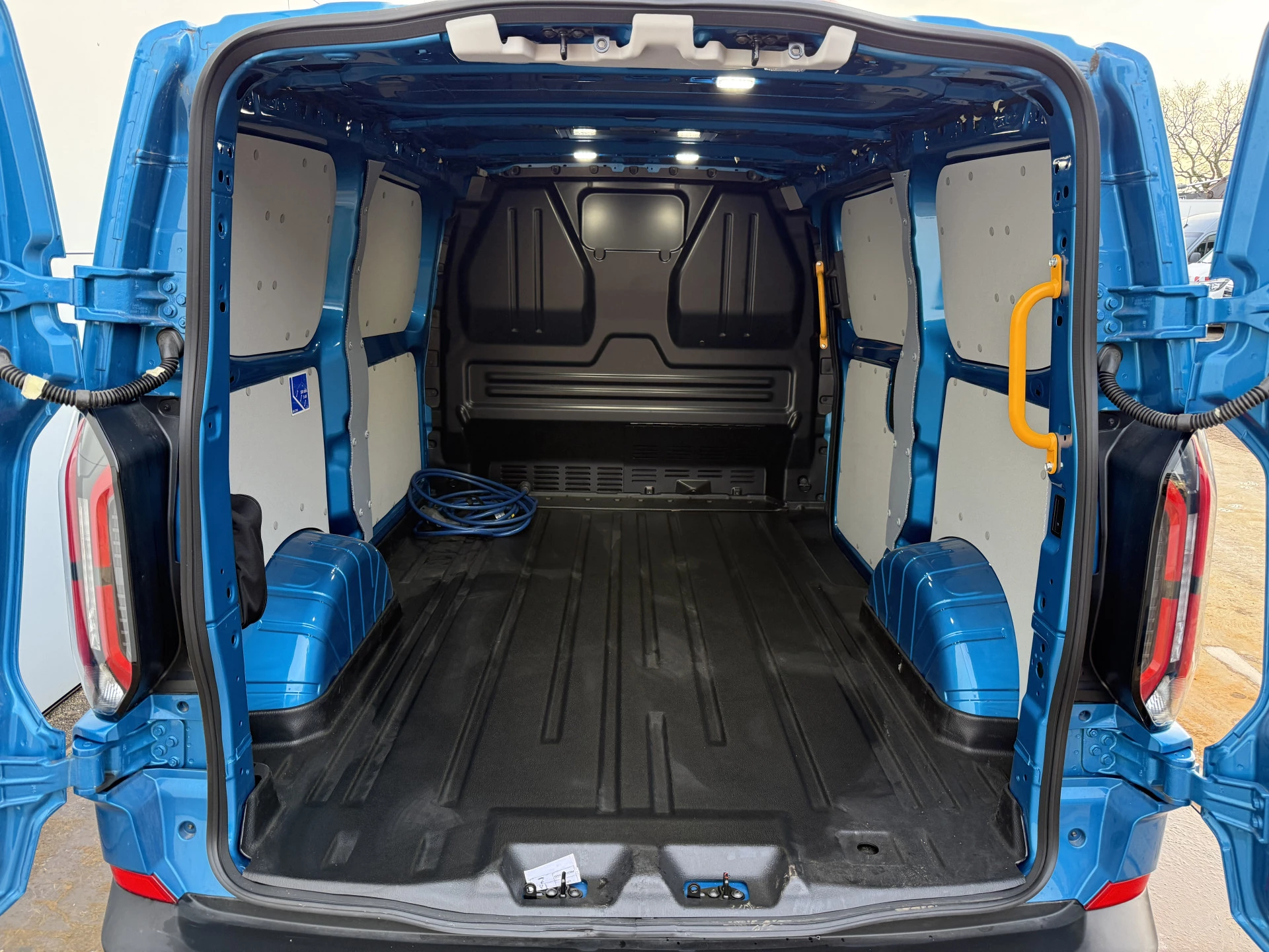 Hoofdafbeelding Ford E-Transit Custom