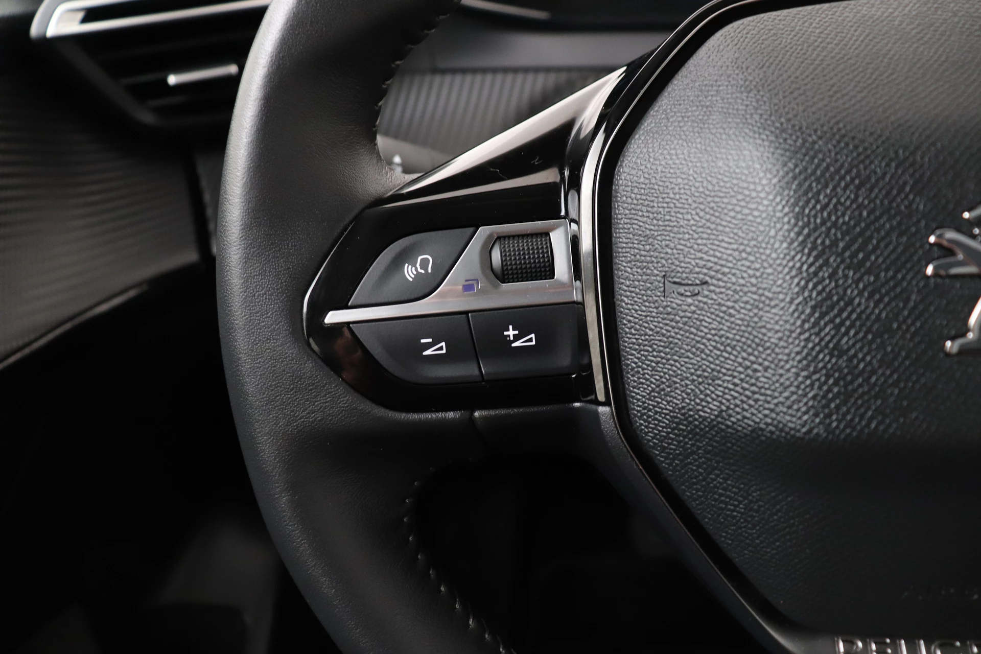 Hoofdafbeelding Peugeot e-208