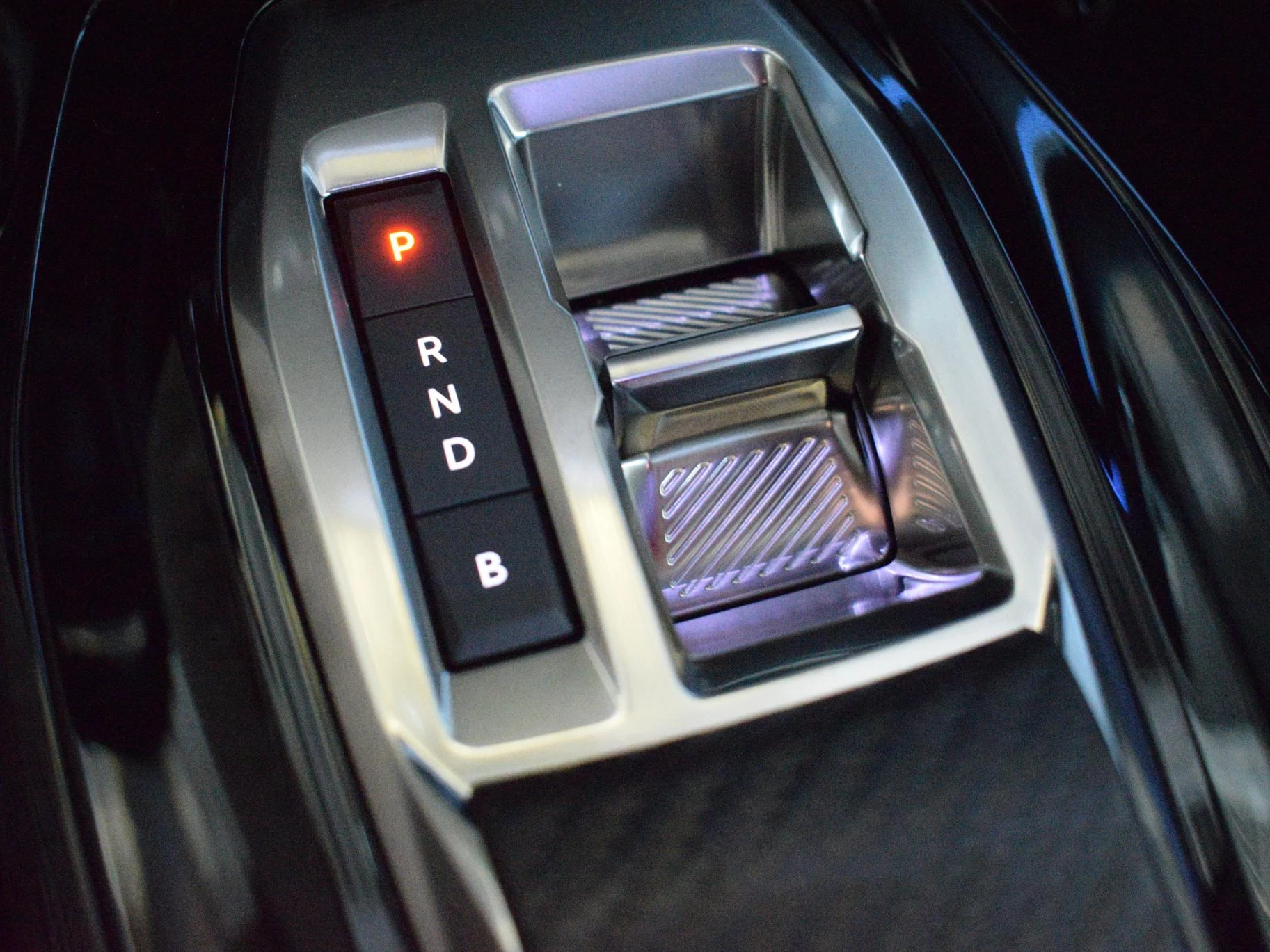 Hoofdafbeelding Peugeot e-2008