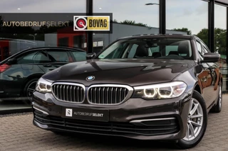 Hoofdafbeelding BMW 5 Serie BMW 5-serie 530i - SCHUIFDAK - TREKHAAK - LED - DEALER ONDERHOUDEN