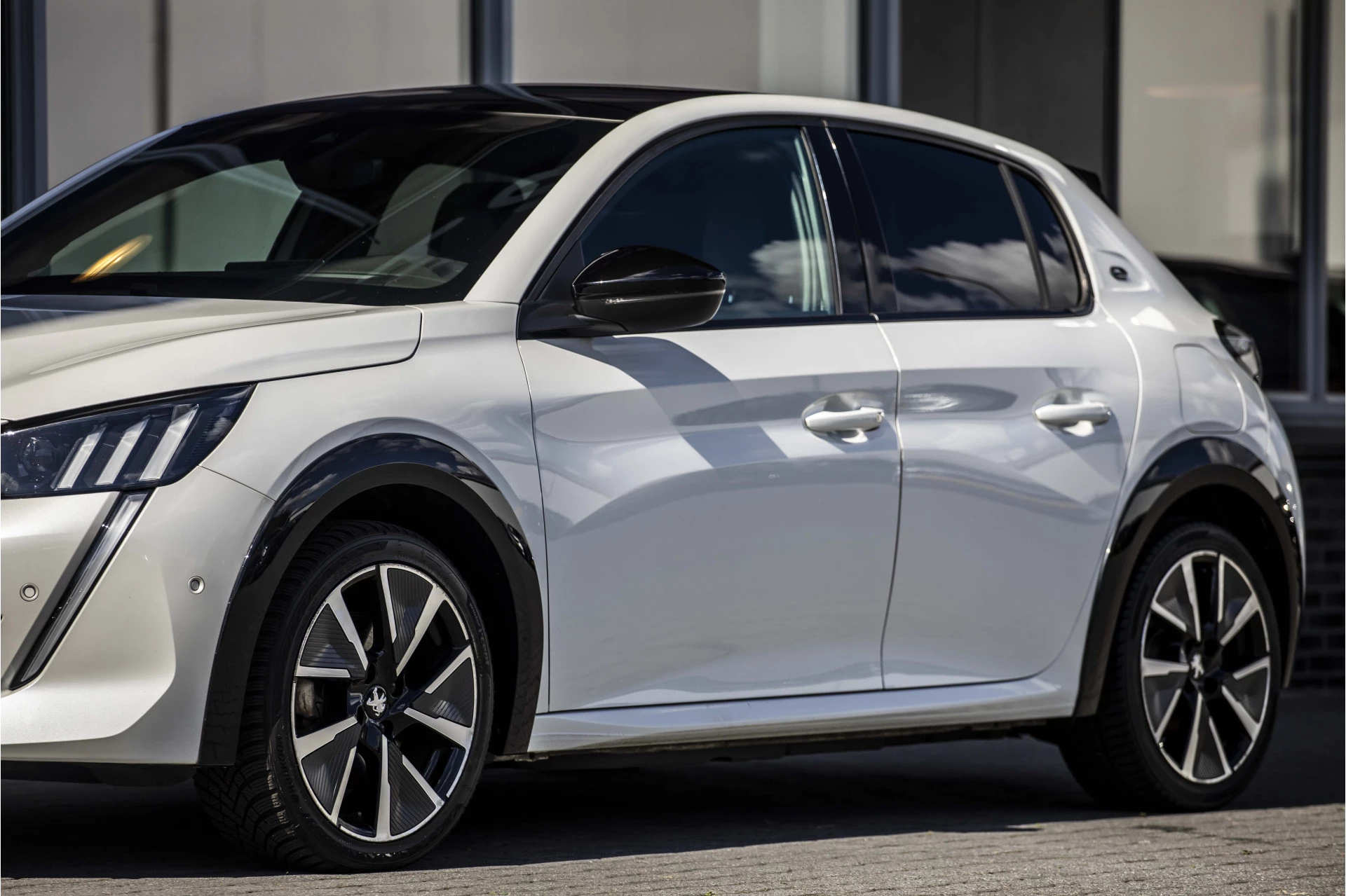 Hoofdafbeelding Peugeot e-208