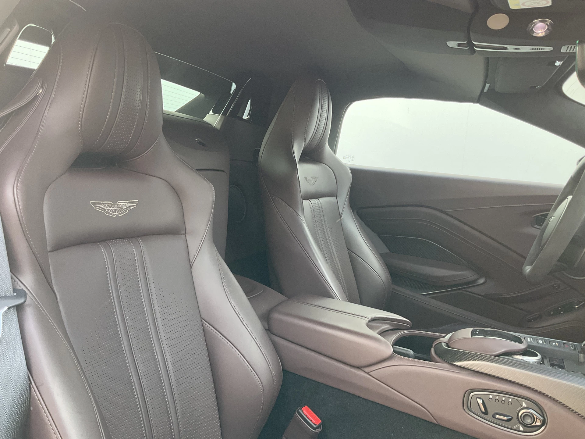 Hoofdafbeelding Aston Martin V8 Vantage