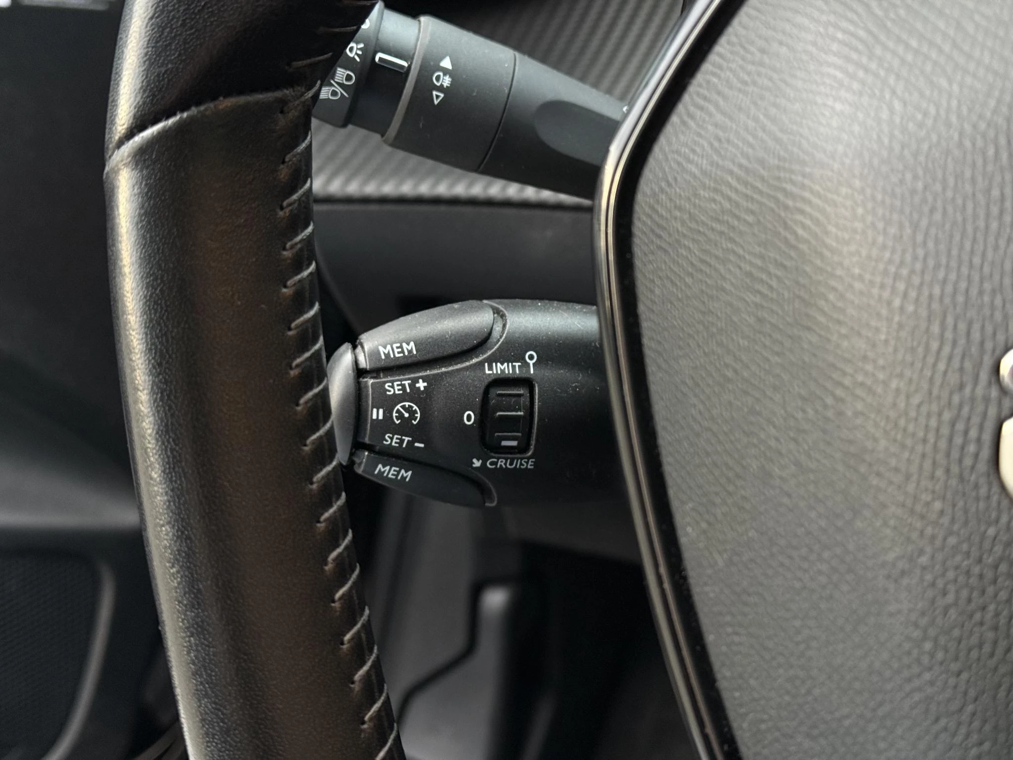 Hoofdafbeelding Peugeot e-208