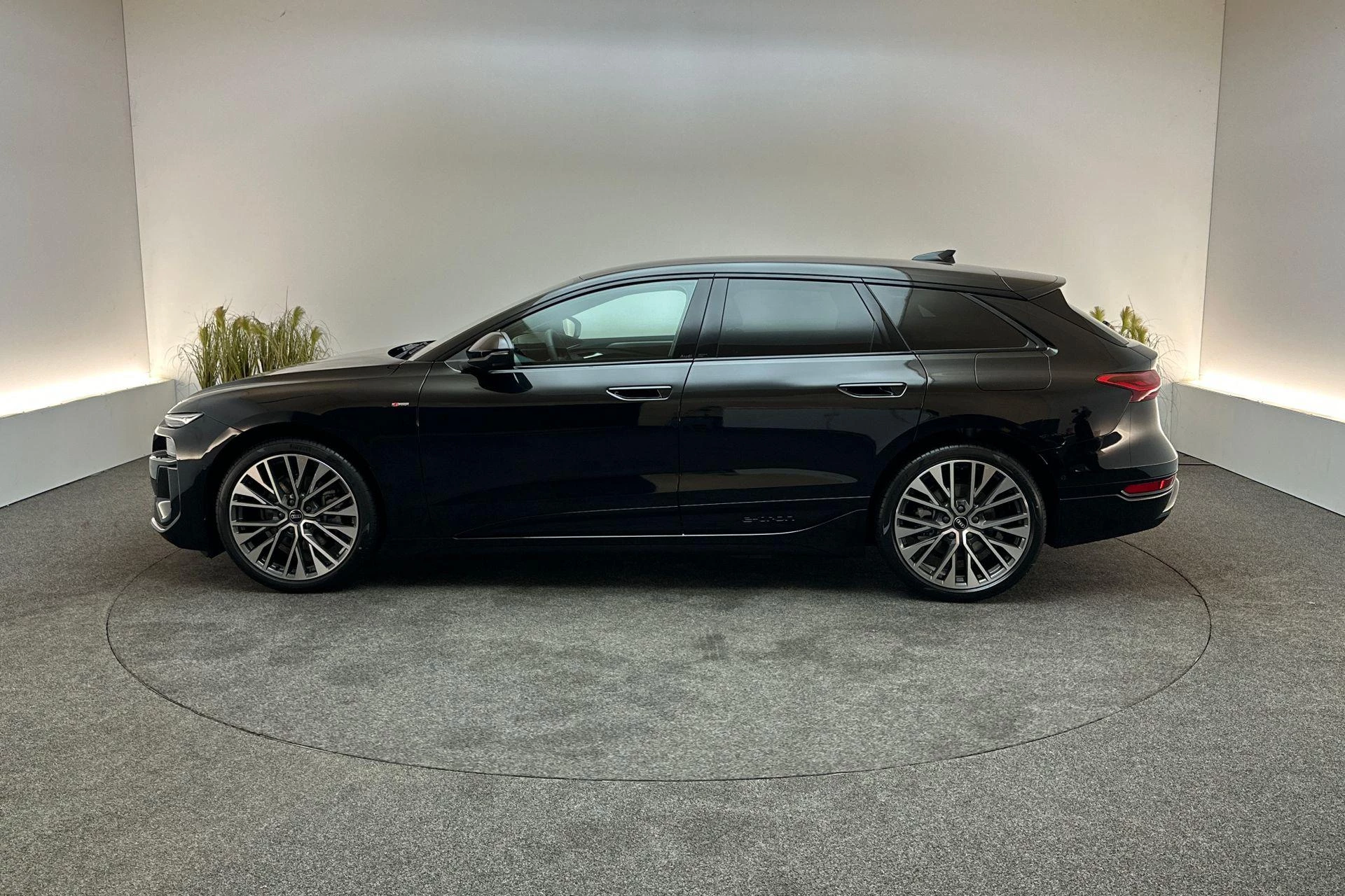 Hoofdafbeelding Audi A6 Avant e-tron