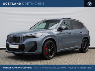 BMW iX1 eDrive20 High Executive M Sport / Panoramadak / Trekhaak / Comfort Access / M Adaptief onderstel / Head-Up / Adaptieve LED / Parking Assistant Plus / Frontsplitter / Diffuser achter