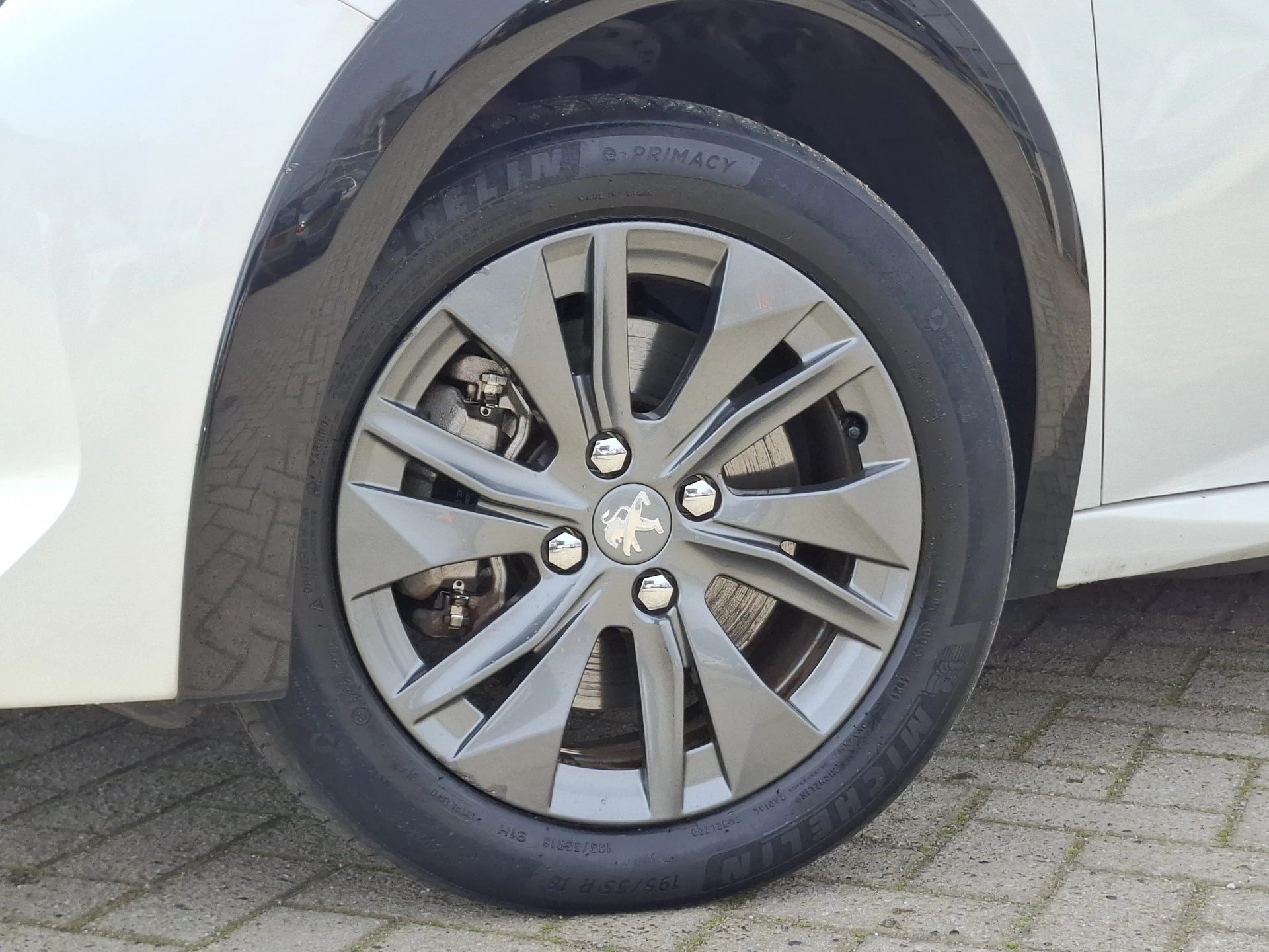 Hoofdafbeelding Peugeot e-208