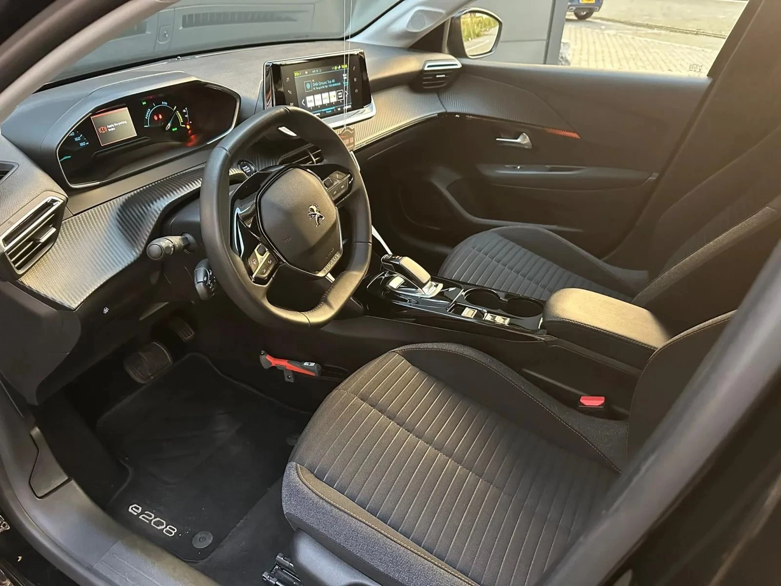 Hoofdafbeelding Peugeot e-208