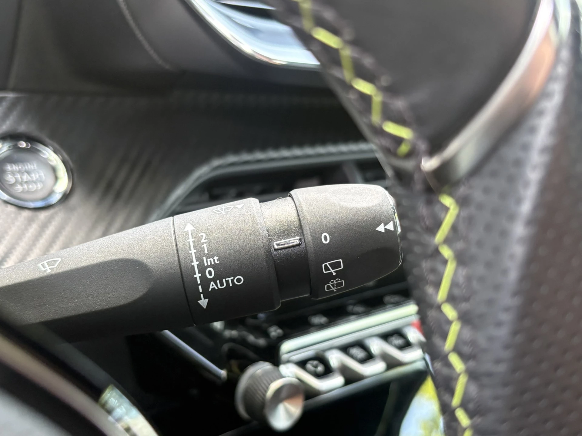 Hoofdafbeelding Peugeot e-208