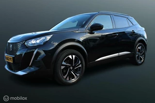 Hoofdafbeelding Peugeot 2008 Peugeot 2008 1.2 PureTech Allure, Digitaal dashboard, Pdc voor/achter + camera, App connect, Donker glas, Cruise, Clima, Navi, Full led.