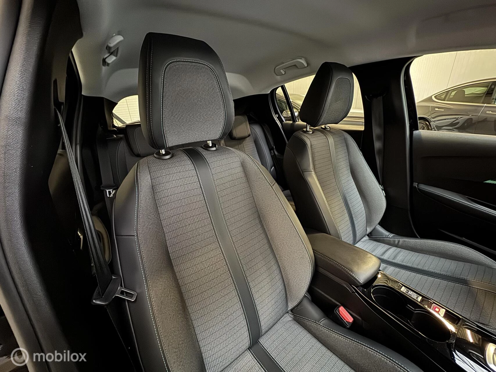 Hoofdafbeelding Peugeot e-208