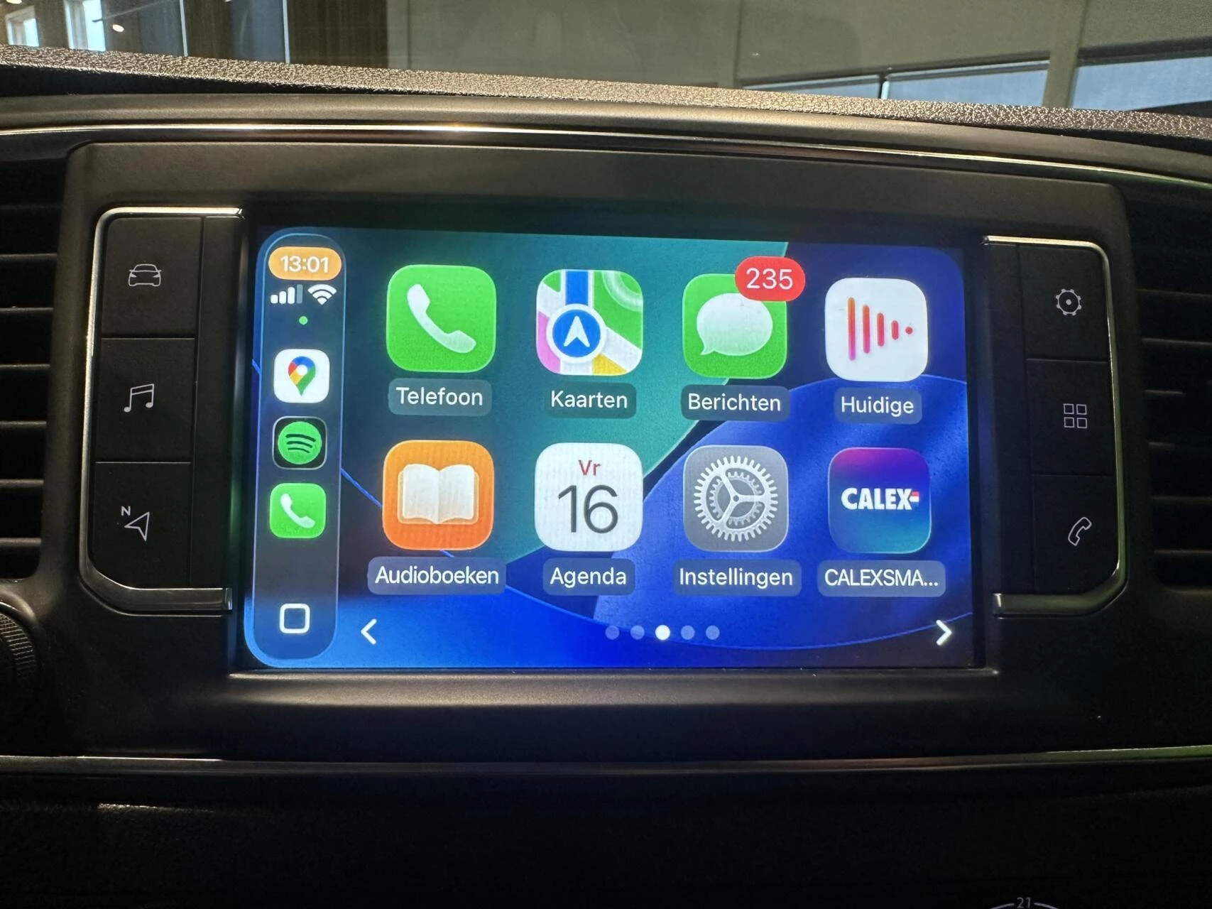 Hoofdafbeelding Peugeot Traveller