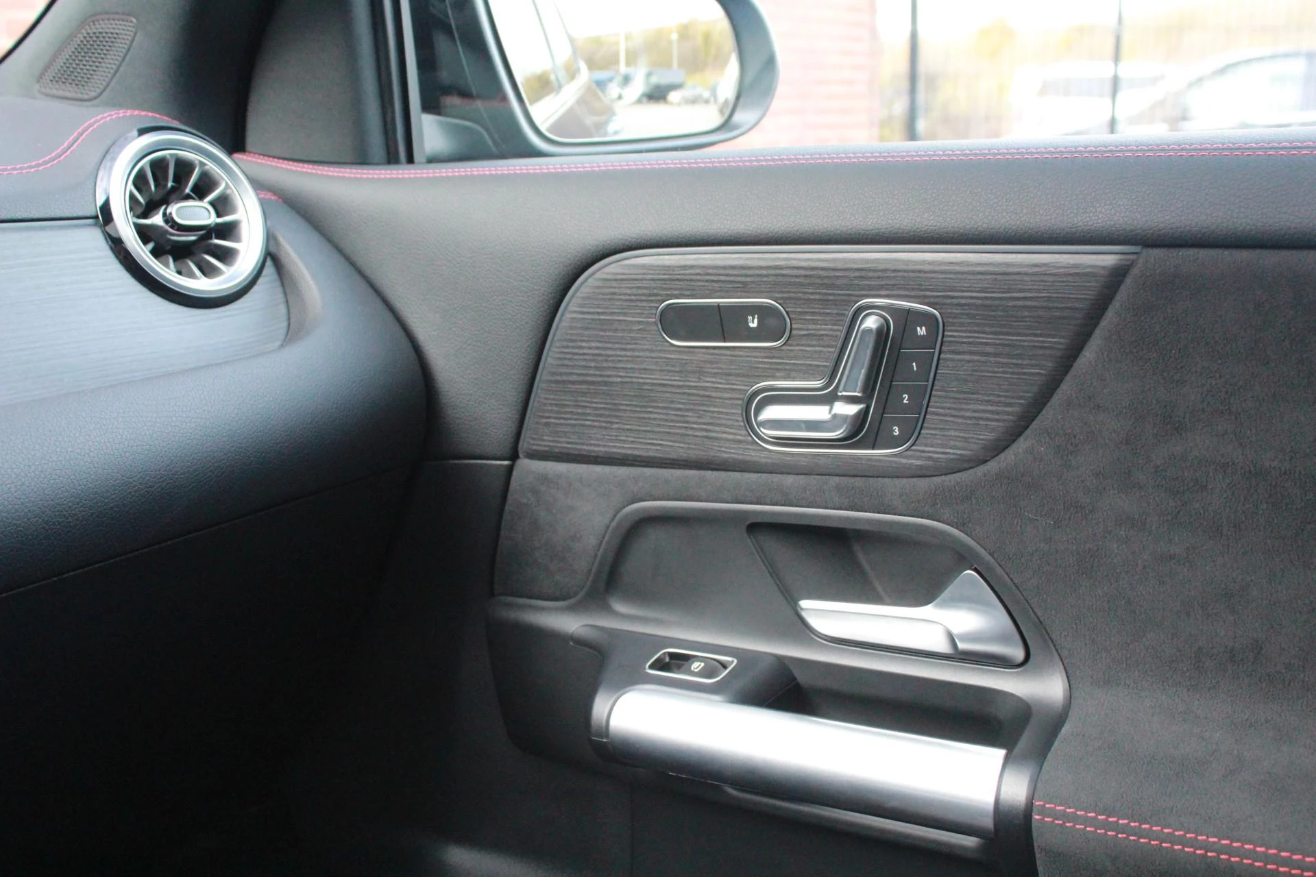 Hoofdafbeelding Mercedes-Benz EQA