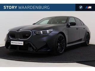 Hoofdafbeelding BMW M5 BMW M5 Automaat / M Drive Professional / Panoramadak / Trekhaak /  Bowers & Wilkins / M Multifunctionele stoelen / Parking Assistant Plus / Comfort Access